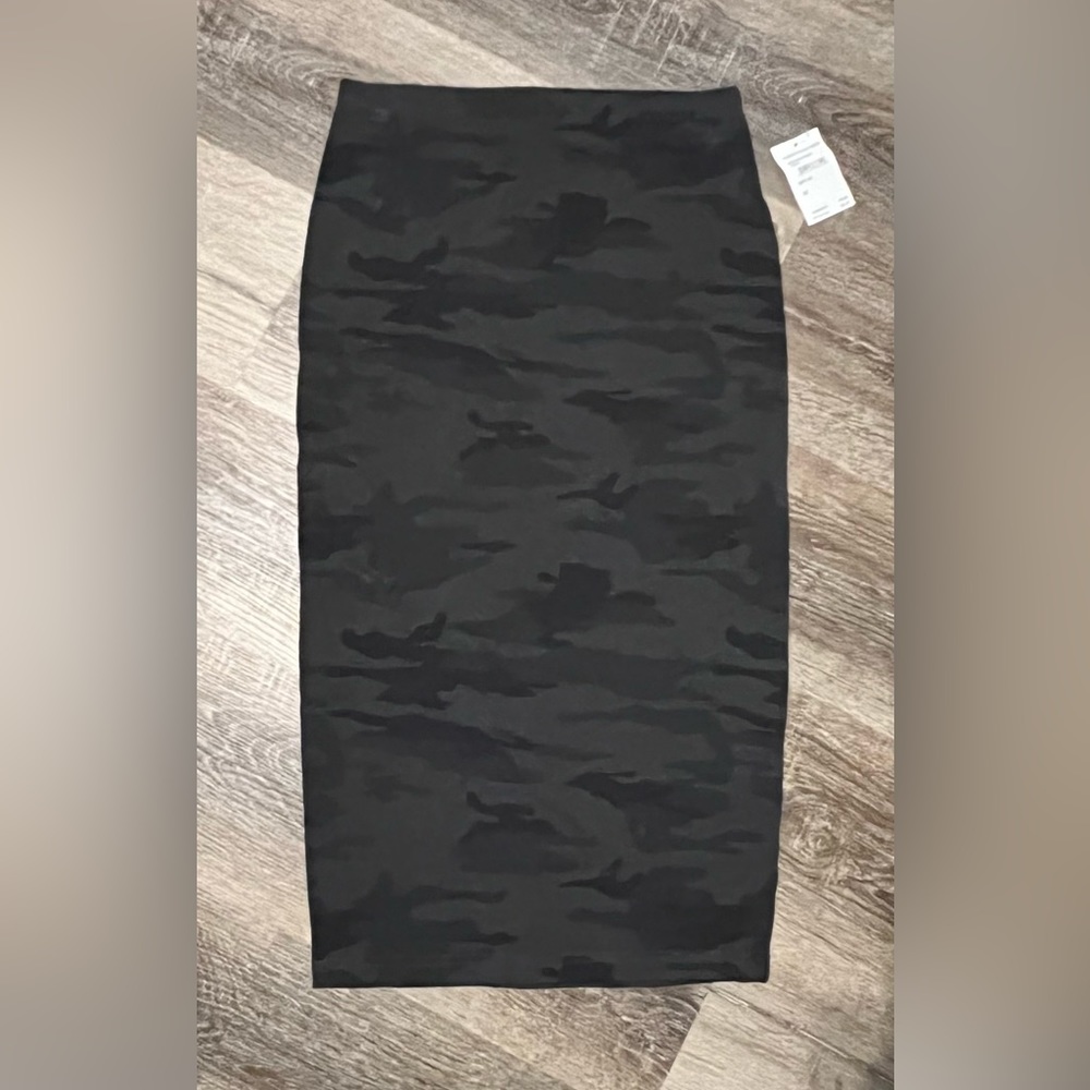 Sanctuary Black Camo Skirt XS